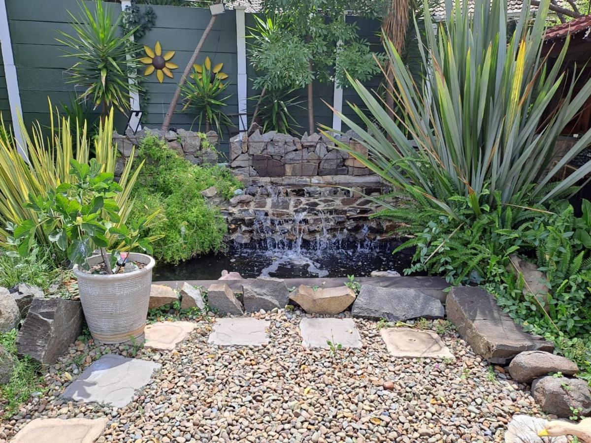 Gabbys Cottage Guesthouse Bloemfontein Exteriér fotografie